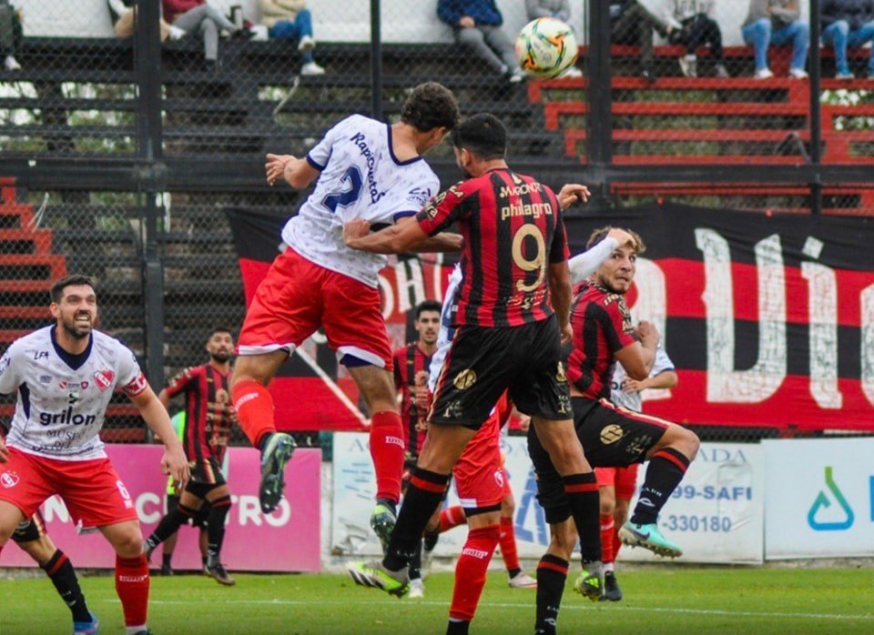 Douglas Haig no pudo con Independiente de Chivilcoy y debió conformarse con un empate