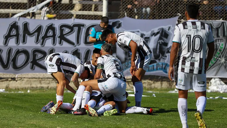 Cipolletti goleó a Santamarina y sigue peleando arriba