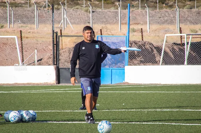 León Patagónico sin Cachorro: Deportivo Rincón despidió al DT Alejandro Abaurre