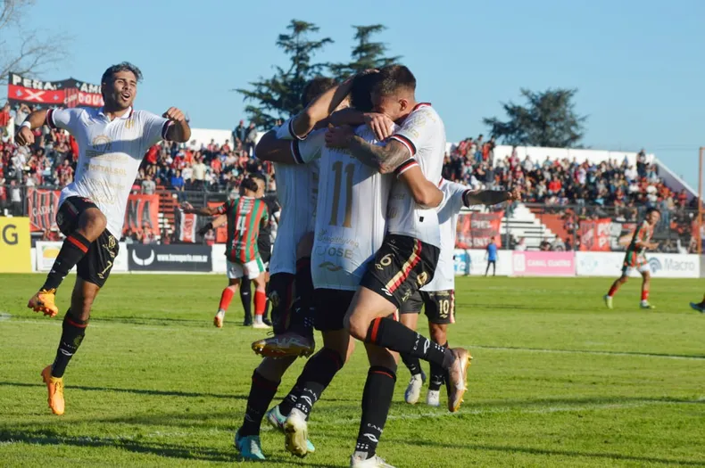 Douglas volvió al triunfo y se metió en el podio