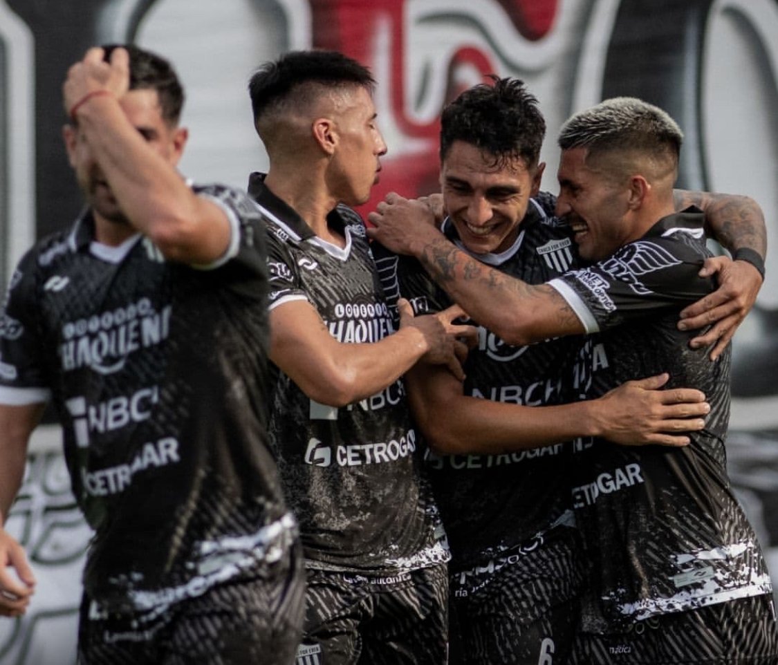 Chaco For Ever goleó de visitante a Chacarita Juniors y volvió al Reducido