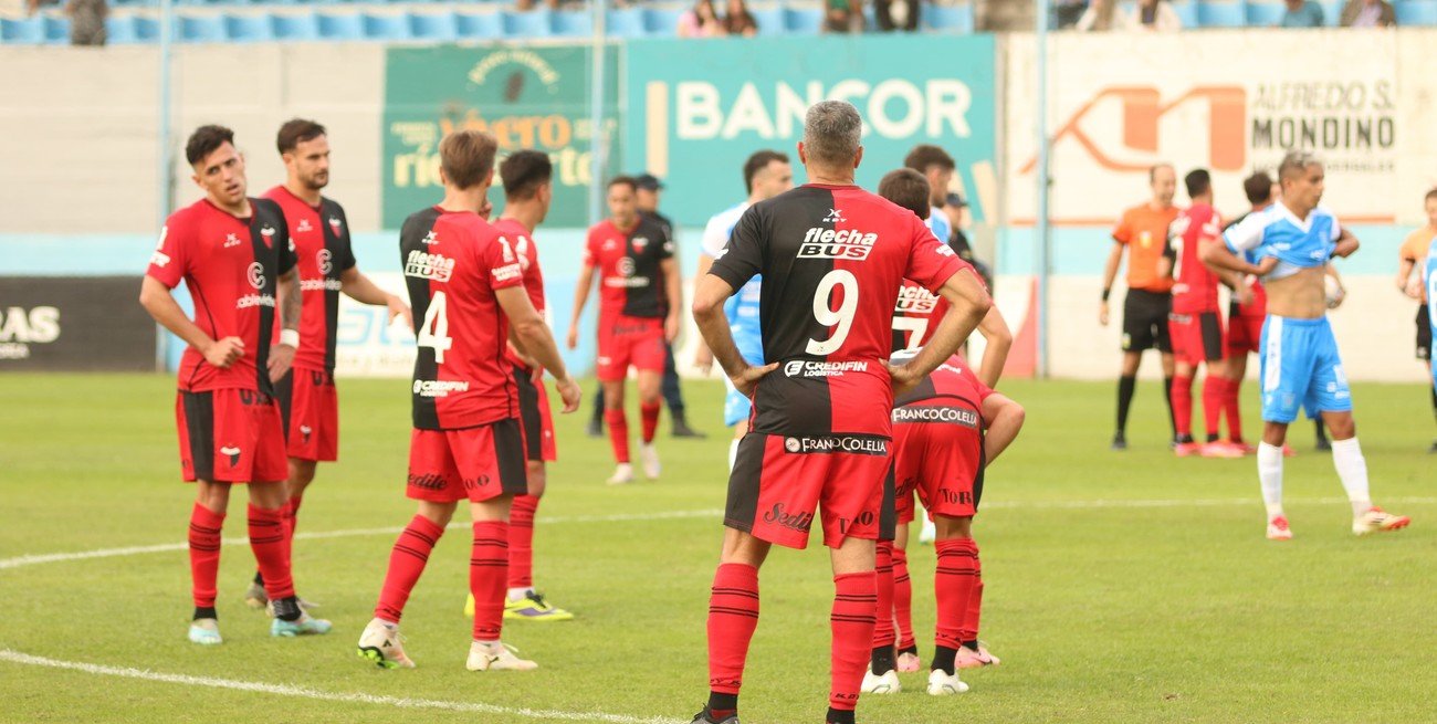 La pesadilla de Colón no se termina: perdió ante Estudiantes en Río Cuarto y llegó a su sexta derrota consecutiva