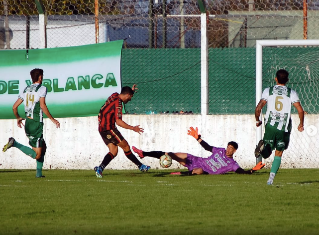 Bajó al puntero: Douglas venció a Gimnasia en Chivilcoy y quedó a un punto de la cima