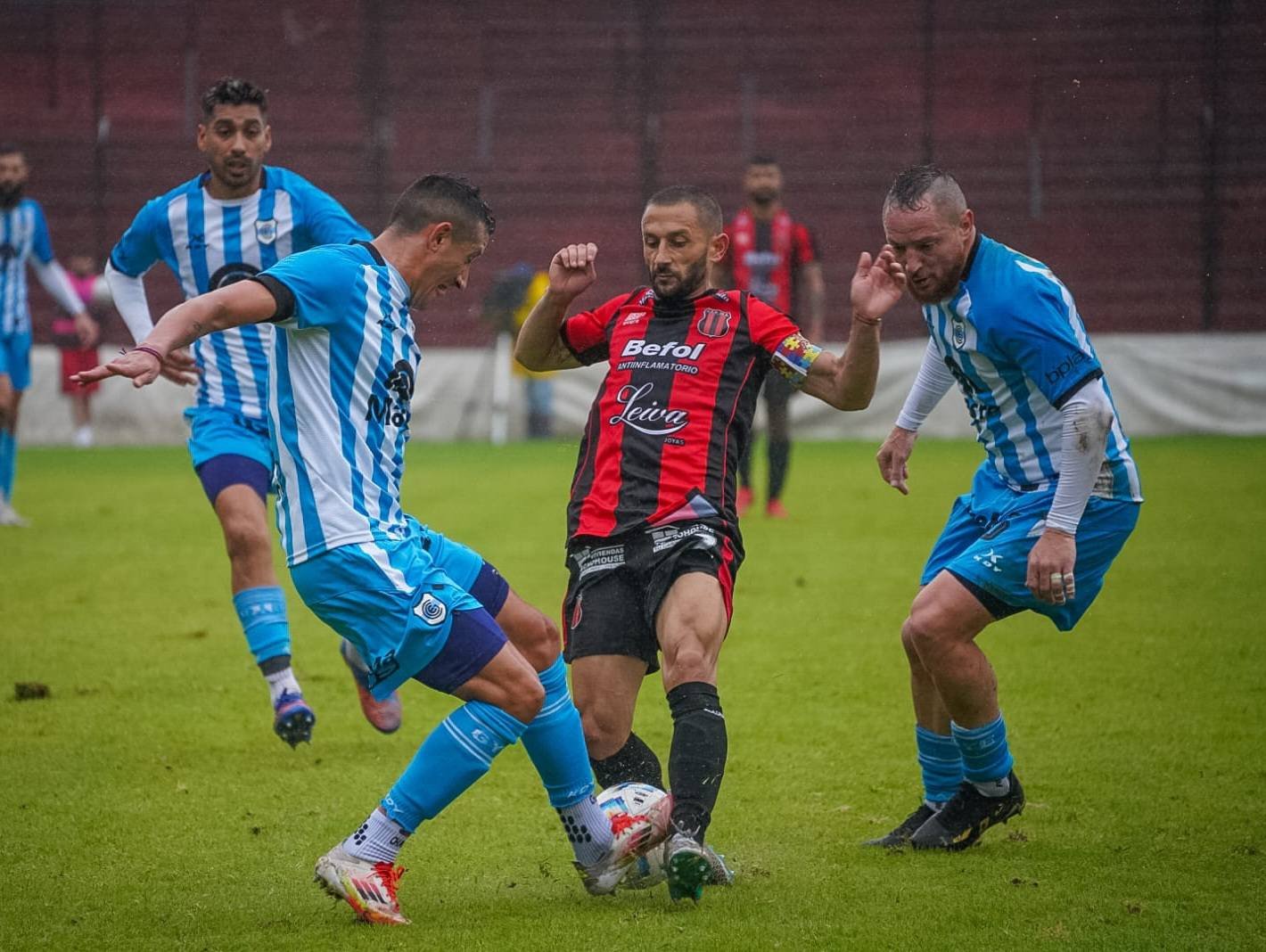 Gimnasia y Esgrima de Jujuy, más líder que nunca: un penal sobre la hora le dio un triunfazo ante Defensores de Belgrano
