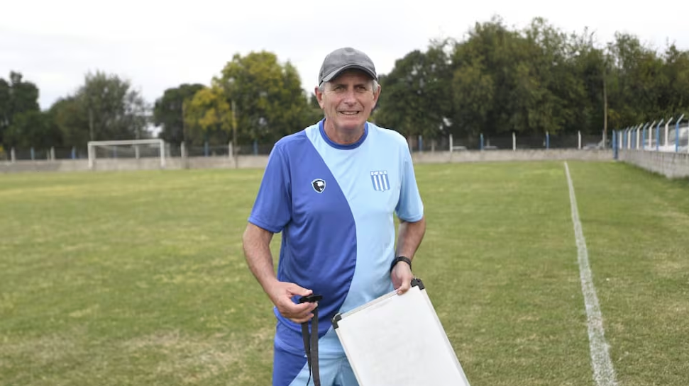 Renunció Héctor Arzubialde luego de la derrota de Racing de Córdoba ante Deportivo Madryn.
