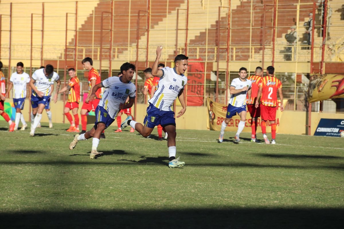 Mitre pisó fuerte en Corrientes ante Boca Unidos y sigue soñando con los playoffs