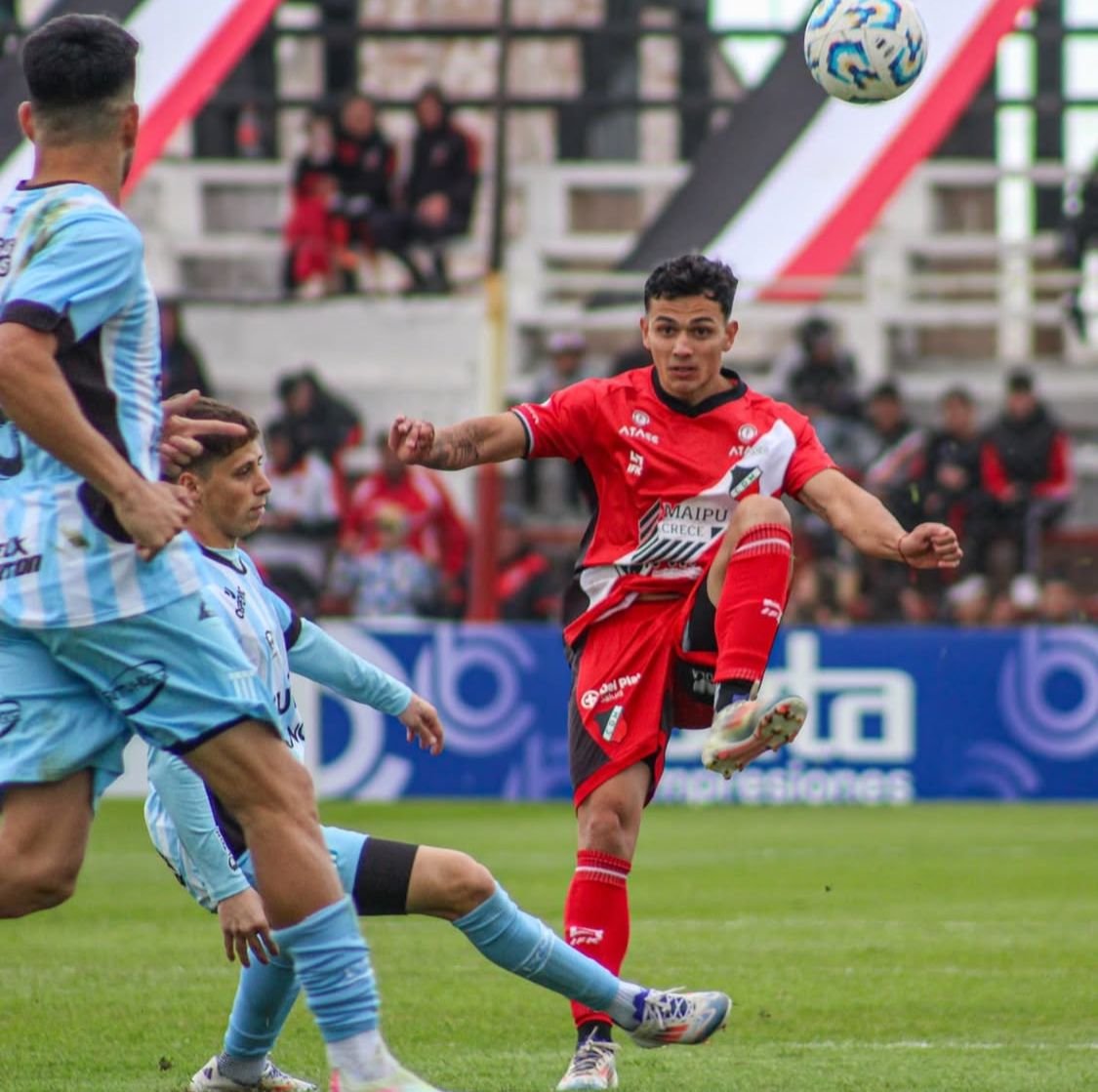 Maipú igualó un intenso partido ante Racing de Córdoba