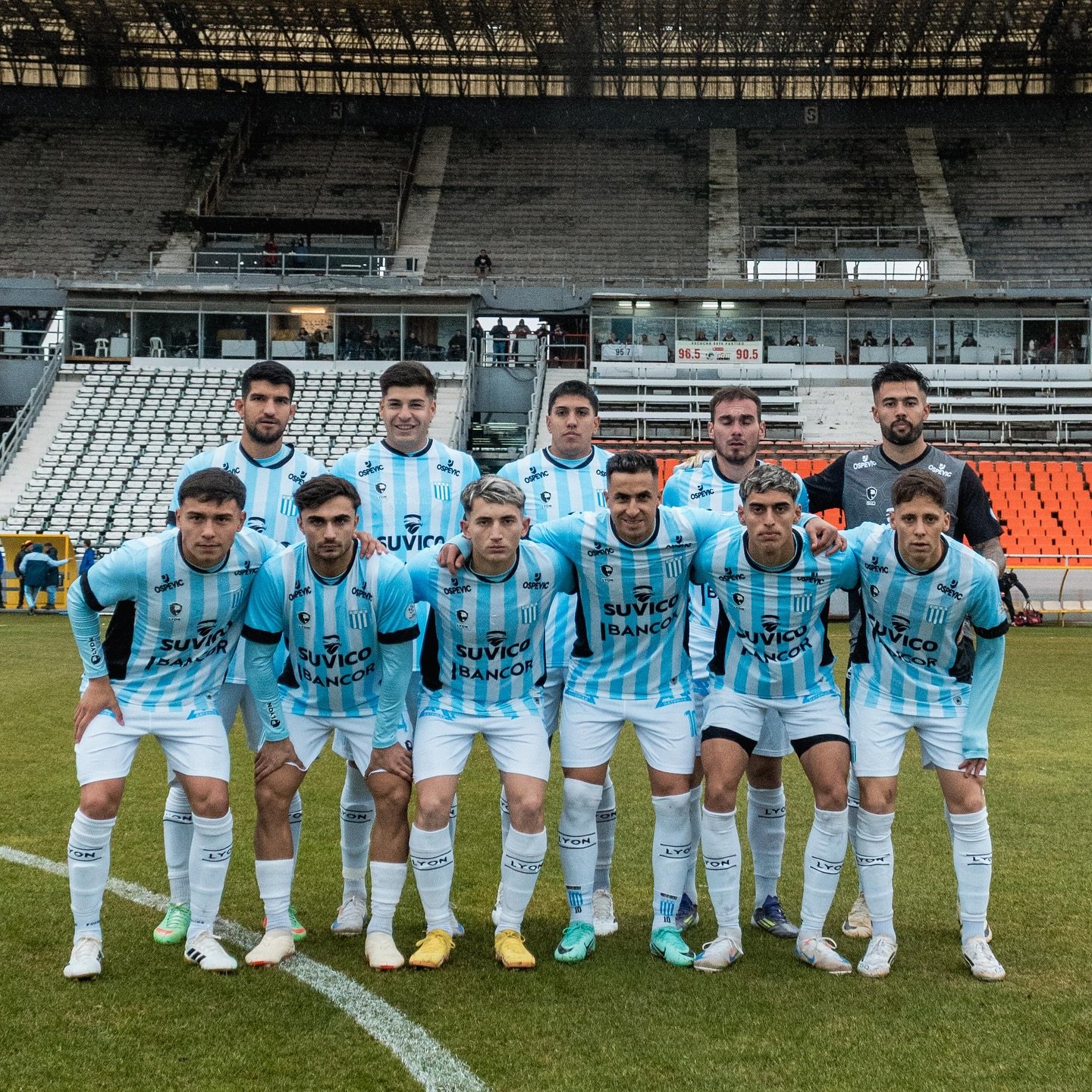Racing obtuvo un triunfazo agónico de visitante en el regreso de la Tota Medina y hundió a Alvarado
