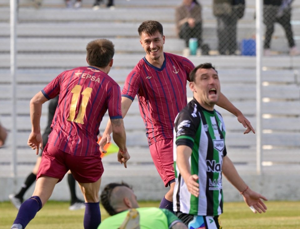 Brown sigue de racha y bajó a Villa Mitre en el Conti
