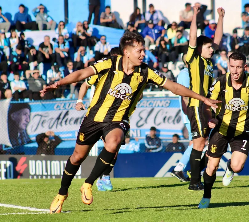 Deportivo Madryn dio el golpe en Córdoba, le ganó a Racing y quedó tercero