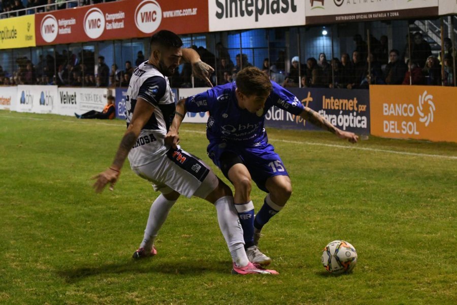 Atlético Rafaela salvó el invicto y la cima sobre el final ante San Martín de Formosa