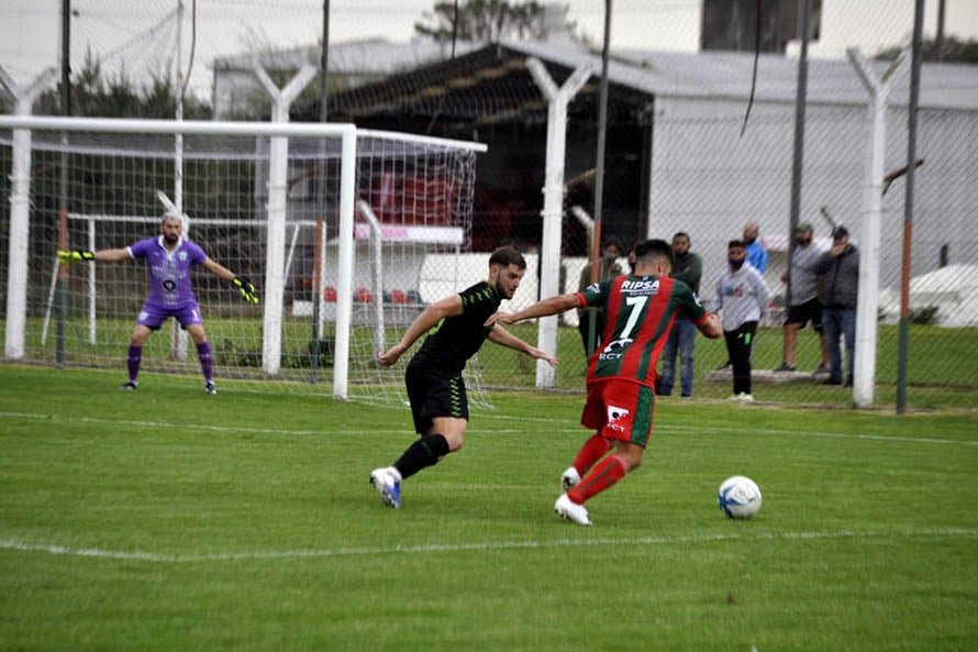Círculo y Estudiantes de San Luis no rompieron la red en Nicanor Otamendi y empataron en 0