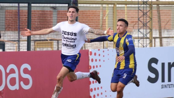 Mitre lo ganó en el final ante Defensores con polémica y festejó en Posadas