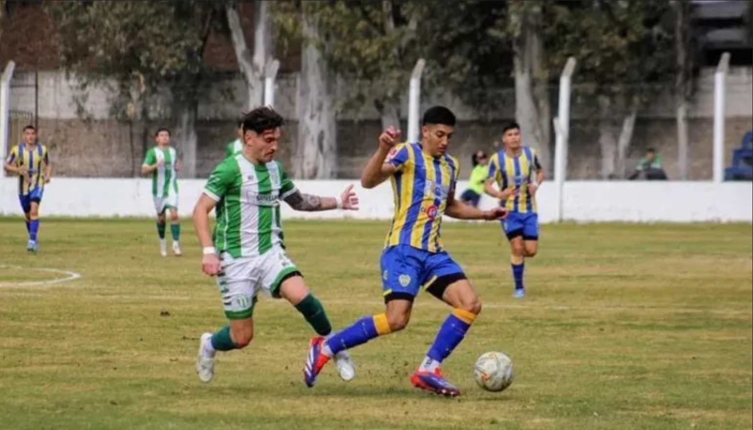 El Juve empató con polémica el clásico Puntano ante Estudiantes en la última del partido