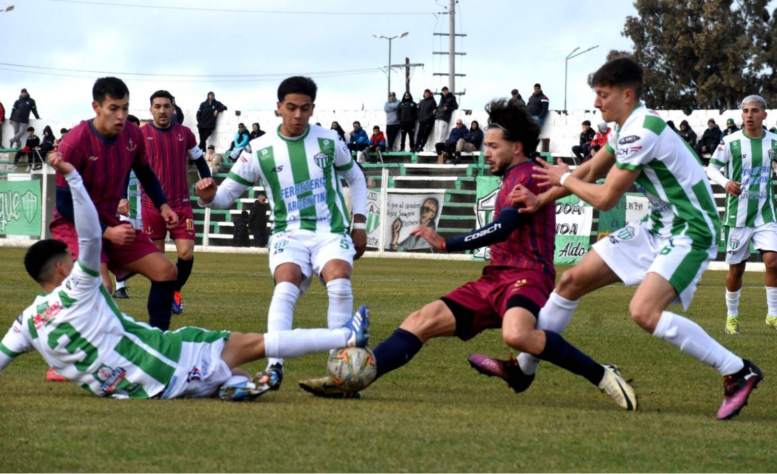 Triunfo verde polémico en Rawson: Germinal venció a Brown sobre la hora en un partido caliente con un penal controversial
