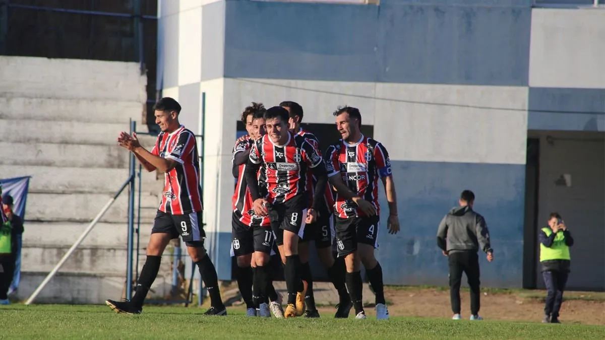 Atenas cumplió y se metió en Zona Campeonato