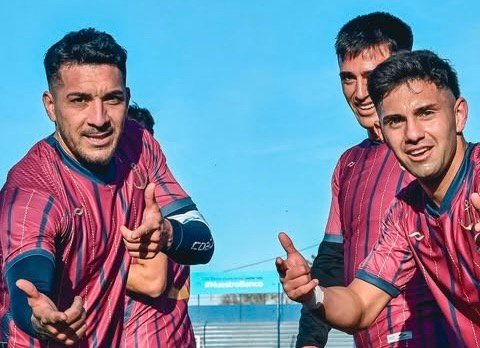 Brown estira su invicto y se ilusiona: debut triunfal en la Reválida ante un Sol de Mayo que se hunde