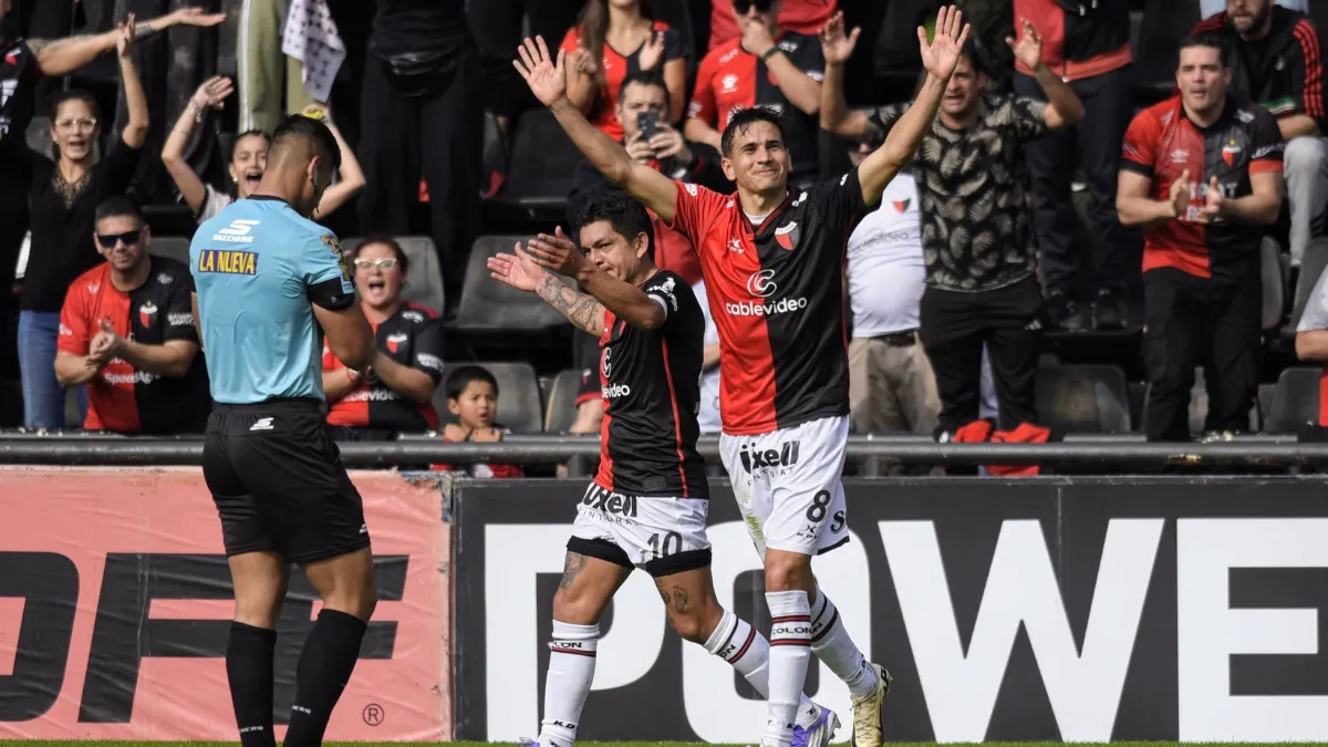 Colón volvió a la victoria frente a Almirante Brown en el regreso del Pulga Rodríguez