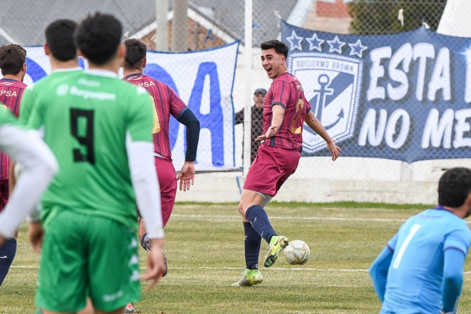 Brown triunfó ante Kimberley en Puerto Madryn pero tendrá que jugar igual la Reválida