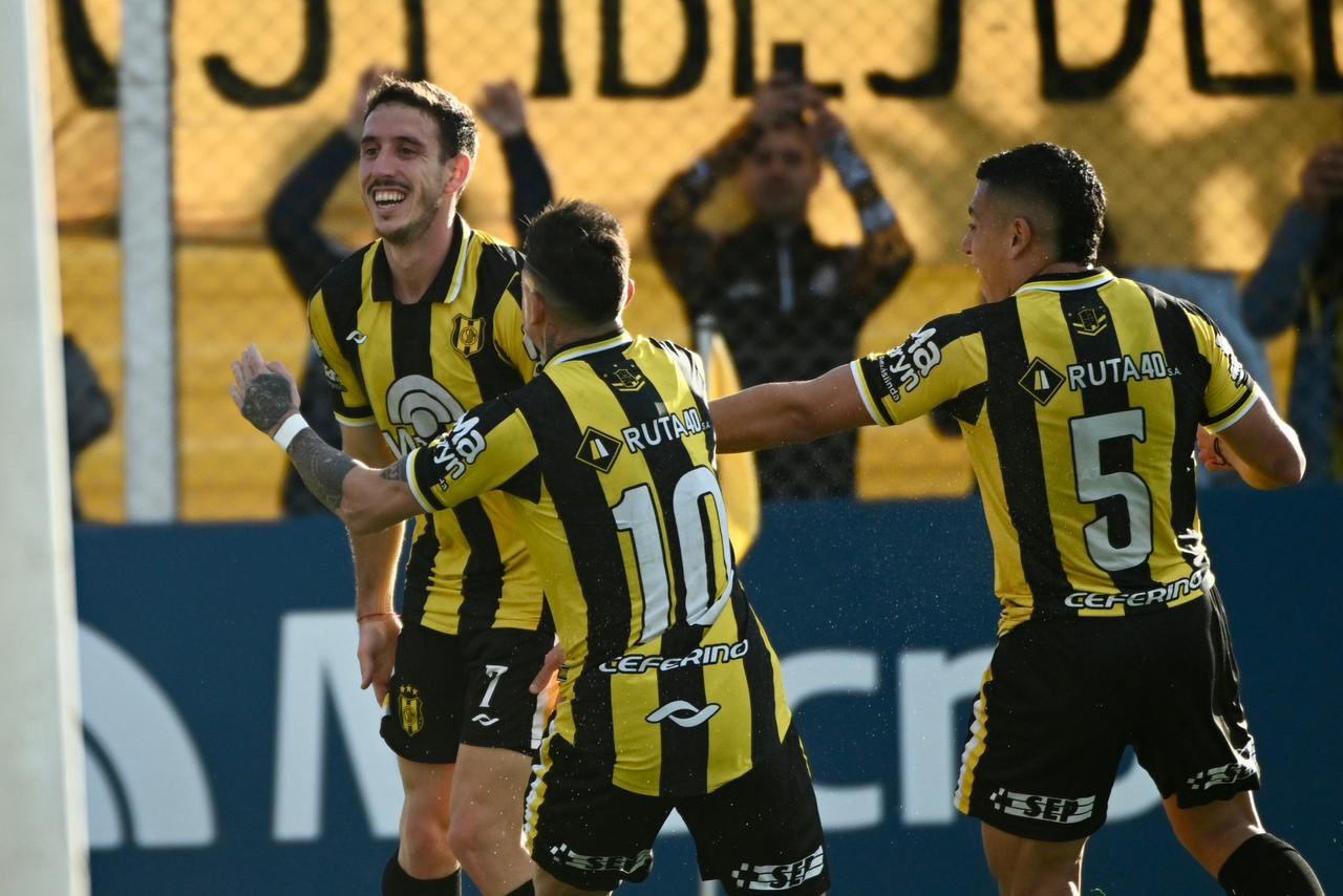 Triunfazo de Deportivo Madryn ante un San Martín tucumano de capa caída para seguir como único puntero