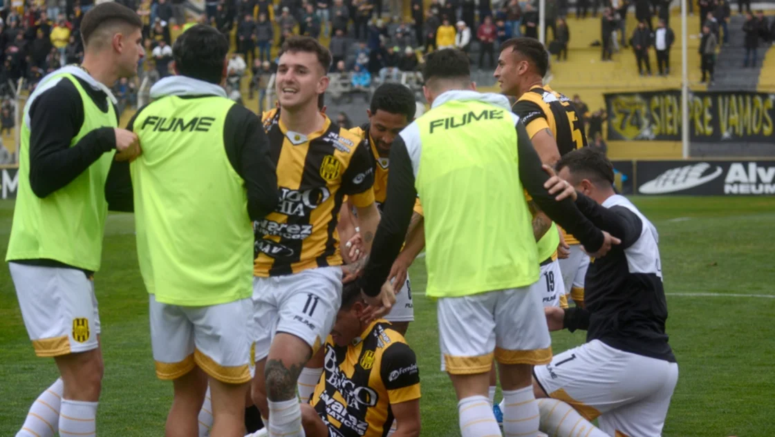 Sólido triunfo de Olimpo ante Costa Brava en el Carminatti para consolidarse en la cima