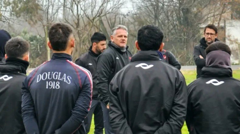 Terremoto Fogonero: Sebastián Cejas asumió como DT en Douglas Haig