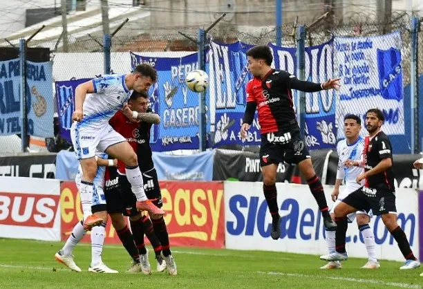 Colón en una crisis sin fondo: perdió con San Telmo y sigue sin levantar cabeza