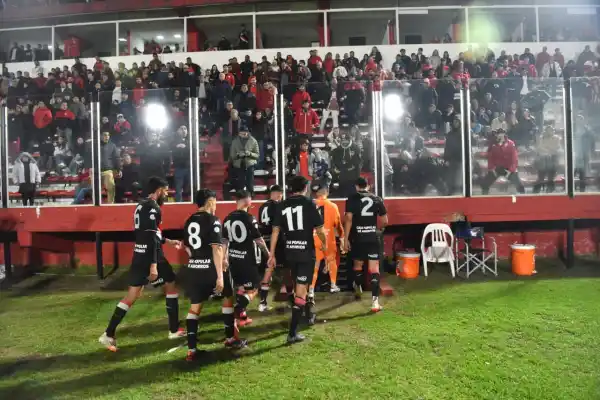 San Martín de Tucumán cayó goleado ante Arsenal en La Ciudadela