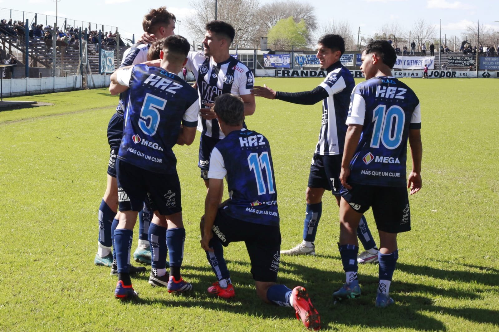El Linqueño goleó de local a Crucero y repuntó en la tabla de posiciones