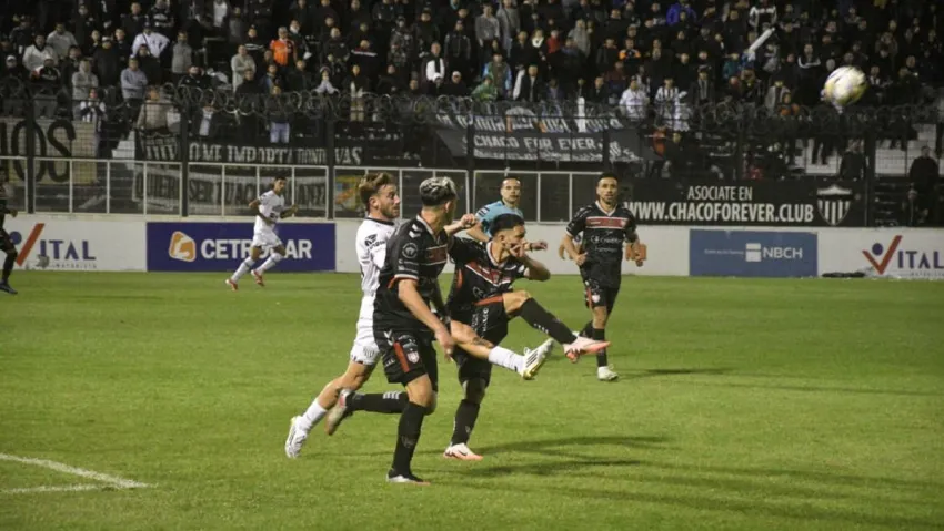 Sin diferencias en Resistencia: For Ever y Chacarita igualaron sin goles