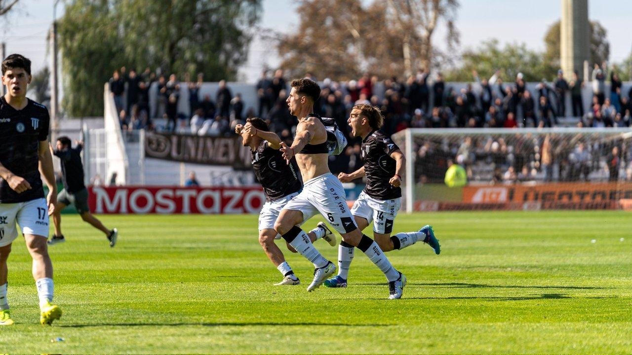 El duelo de Lobos fue para el Pituco: Gimnasia de Mendoza se impuso ante su par jujeño sobre la hora y le arrebató la punta