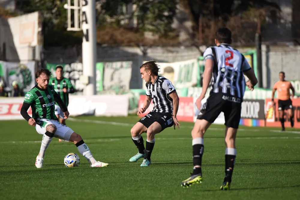 Gimnasia de Mendoza empató con Chicago y dejó el liderazgo en Mataderos