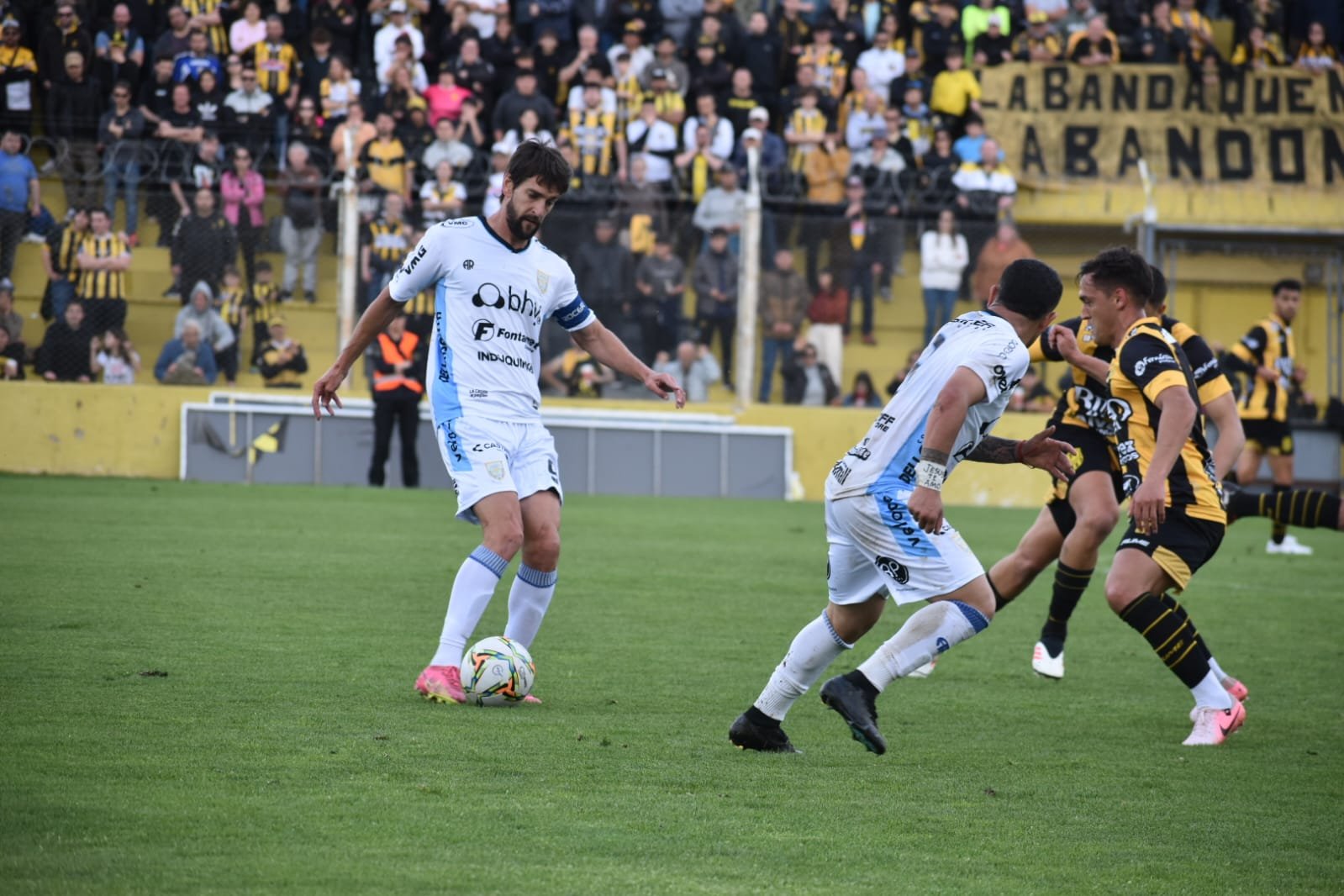 Igualdad en el Carminatti: Olimpo y Atlético Rafaela no se sacaron ventajas en la ida