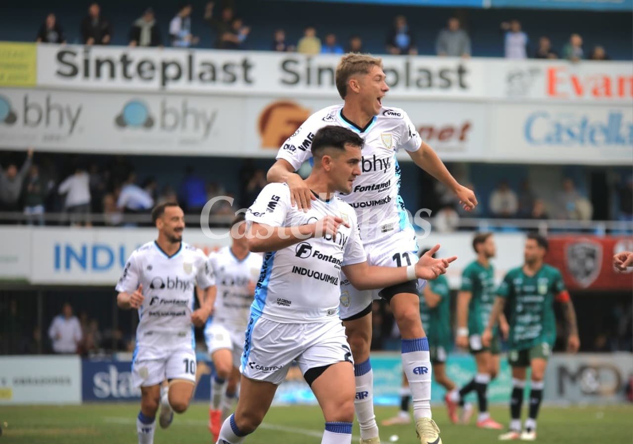 Sueño Crema en ascenso: Atlético Rafaela goleó como local a Sportivo Belgrano y tiene un pie en la final