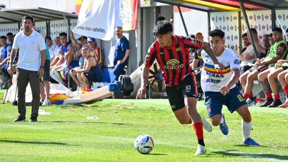 Madryn tropezó ante Colegiales