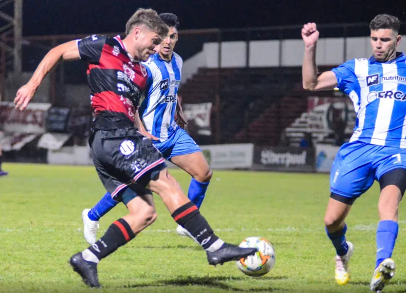 Ventaja rojinegra: Douglas Haig primereó y viaja a Monte Maíz dos goles arriba