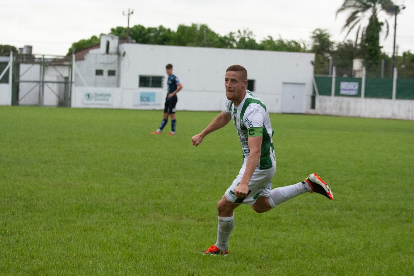 Gimnasia de Chivilcoy venció a El Linqueño y clasificó en un partido con polémica al rojo vivo