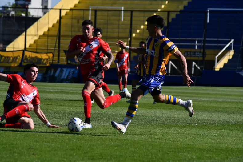 Botellero al Reducido: Deportivo Maipú goleó a Atlanta y abrochó la clasificación
