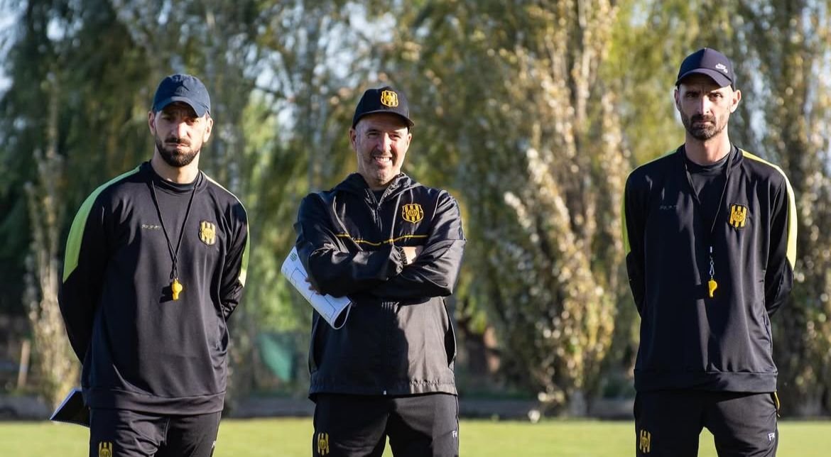 Mauricio Giganti dejó de ser el DT de Olimpo
