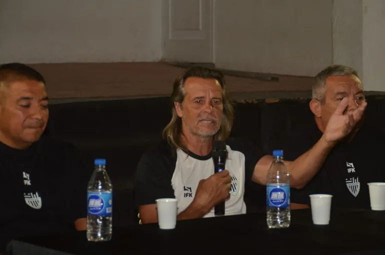 Daniel Cravero dejó su cargo como DT de Cipolletti para resguardar su salud