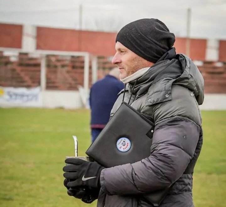 Luciano Ábalos asume como entrenador en Atlético Escobar en reemplazo de Darío Bringas