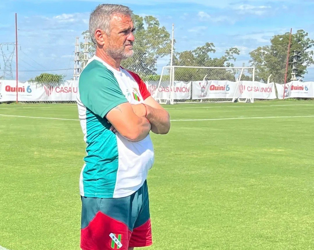 Sportivo Las Parejas anunció la salida de su entrenador Daniel Fagiani