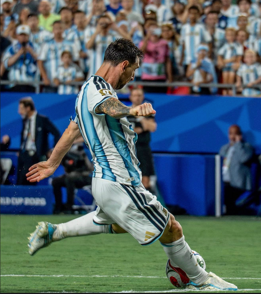 Argentina goleó y arrancó el Mundial con el pie derecho