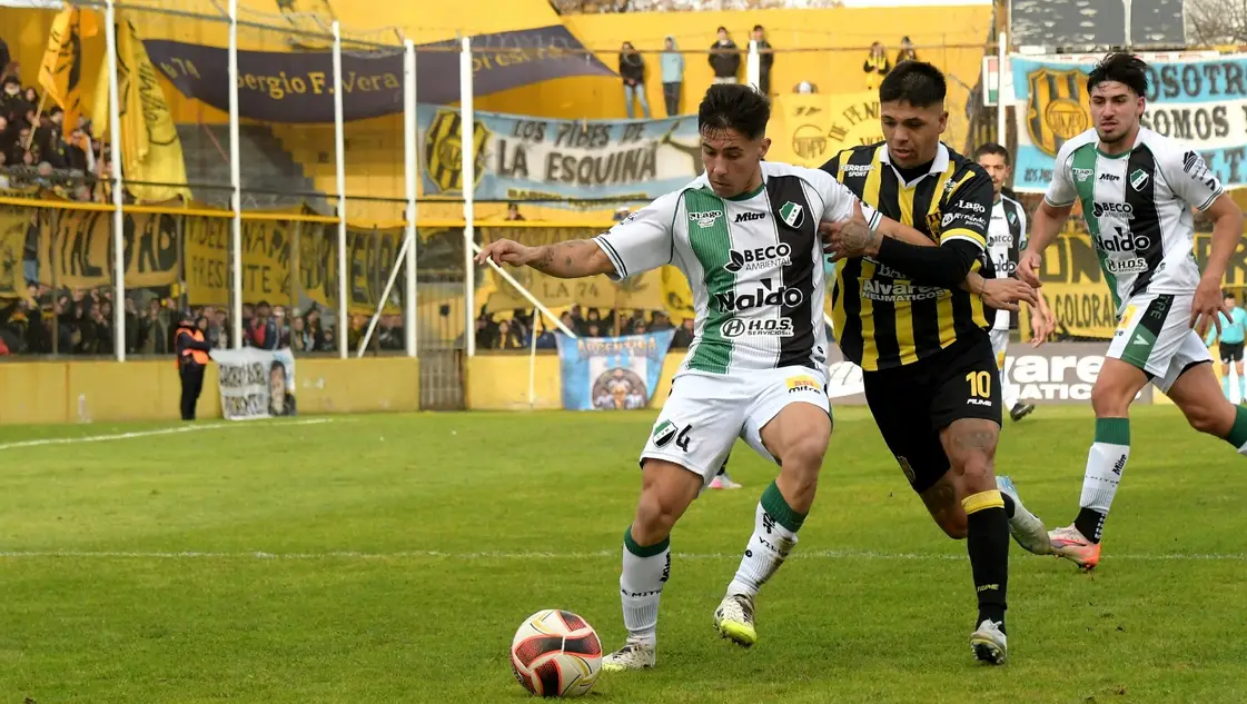 Clásico sin goles: Olimpo y Villa Mitre no pasaron del cero y el Aurinegro perdió la punta